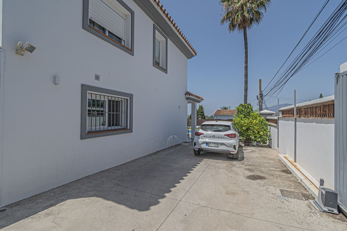 Se vende Villa - Chalet de 5 dormitorios en Costa Del Sol, Málaga, España