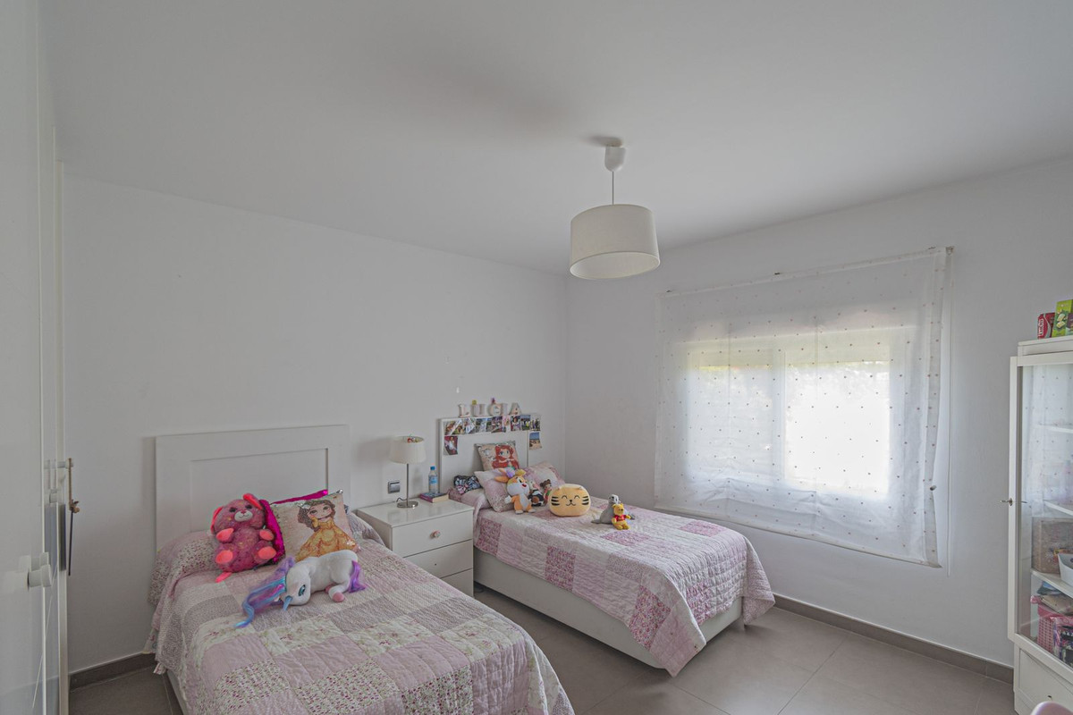 Se vende Villa - Chalet de 5 dormitorios en Costa Del Sol, Málaga, España