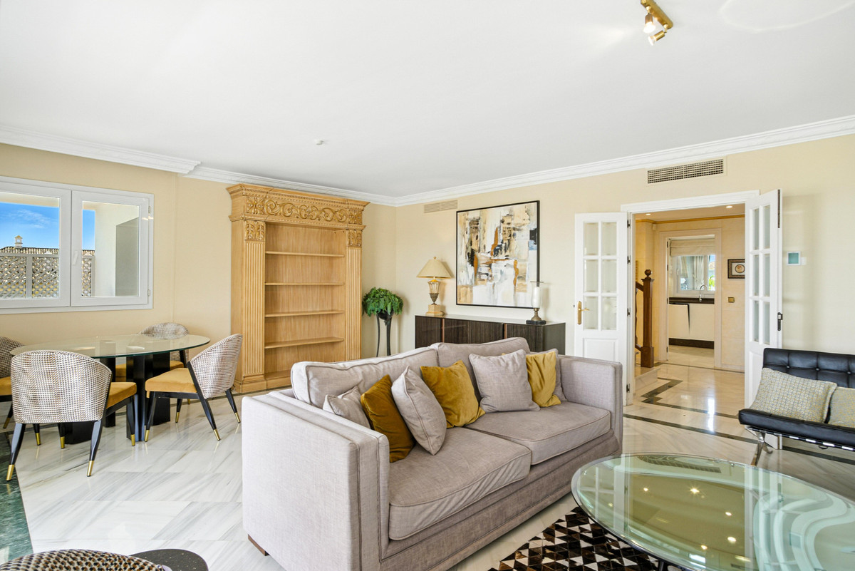 3 Bed Apartment for sale in The Golden Mile Costa Del Sol, Málaga, Spain