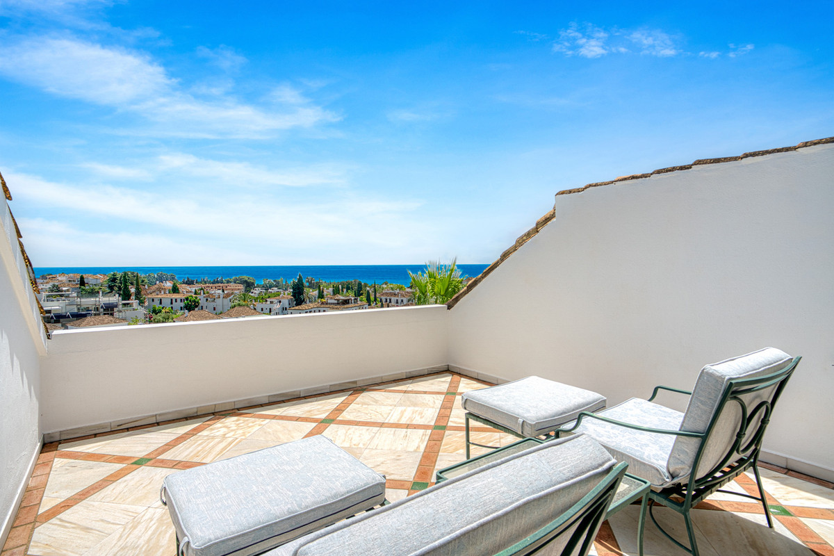 3 Bed Apartment for sale in The Golden Mile Costa Del Sol, Málaga, Spain