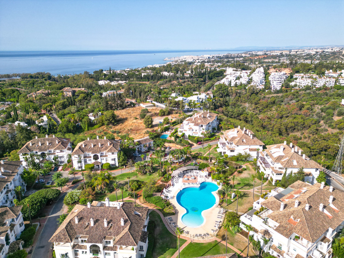 3 Bed Apartment for sale in The Golden Mile Costa Del Sol, Málaga, Spain