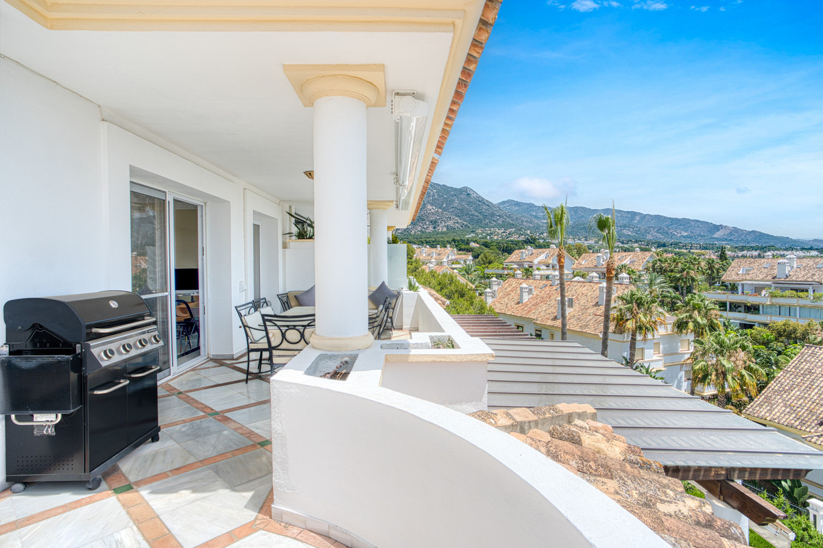 3 Bed Apartment for sale in The Golden Mile Costa Del Sol, Málaga, Spain