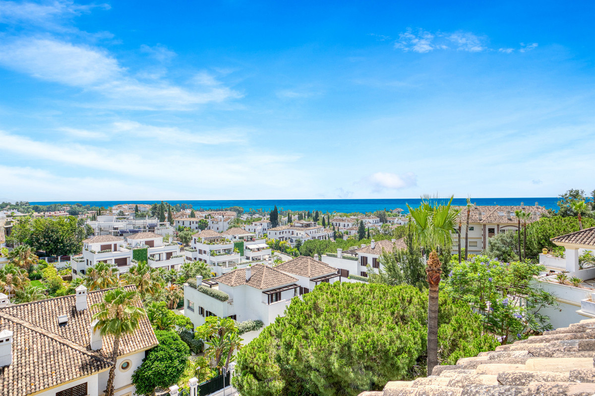 3 Bed Apartment for sale in The Golden Mile Costa Del Sol, Málaga, Spain
