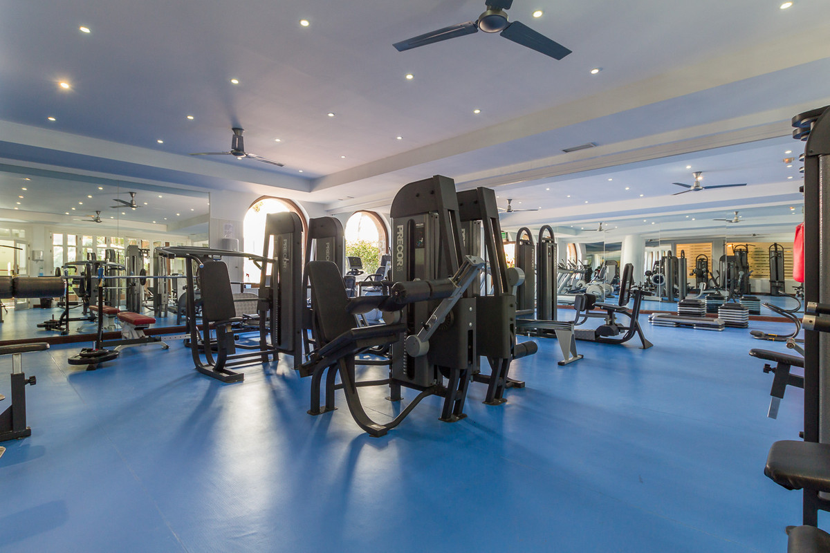3 Bed Apartment for sale in The Golden Mile Costa Del Sol, Málaga, Spain