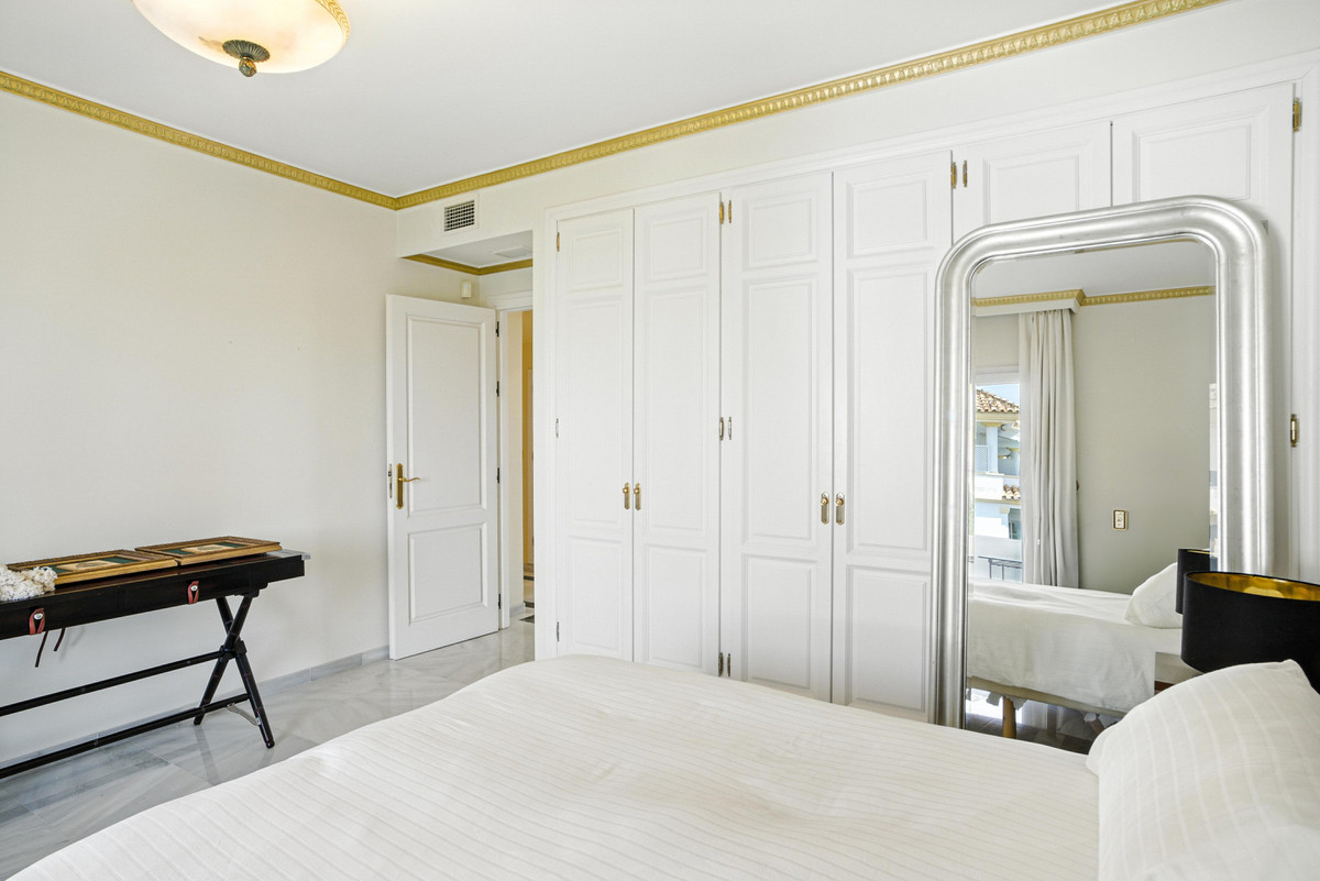 3 Bed Apartment for sale in The Golden Mile Costa Del Sol, Málaga, Spain