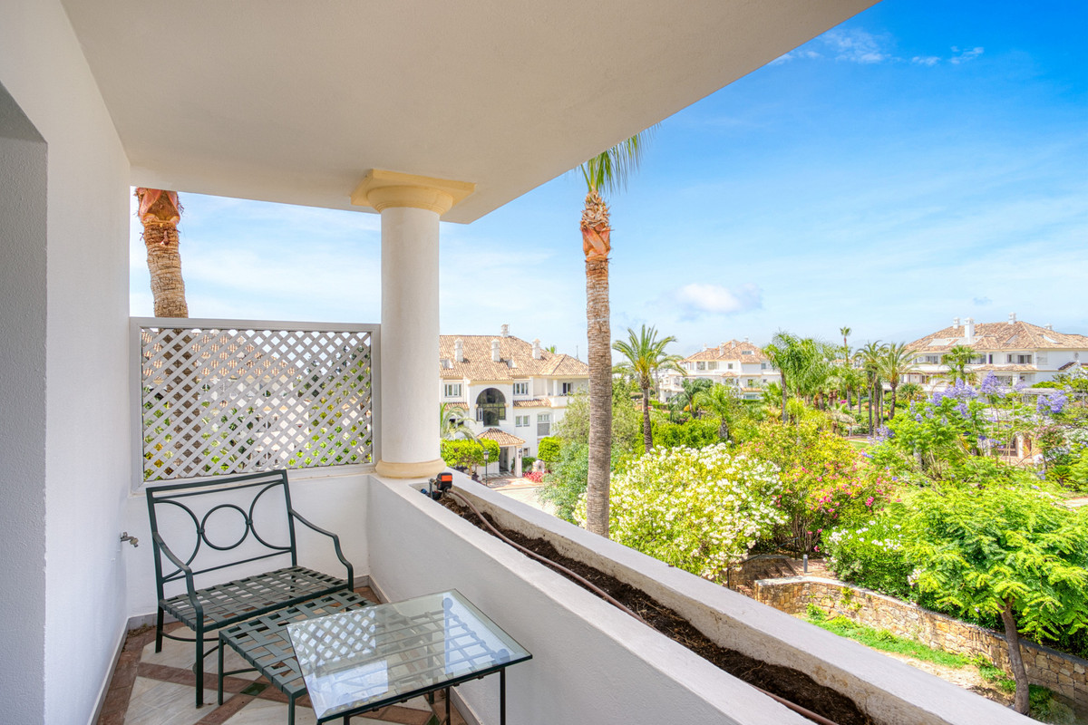 3 Bed Apartment for sale in The Golden Mile Costa Del Sol, Málaga, Spain
