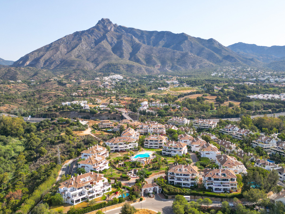 3 Bed Apartment for sale in The Golden Mile Costa Del Sol, Málaga, Spain