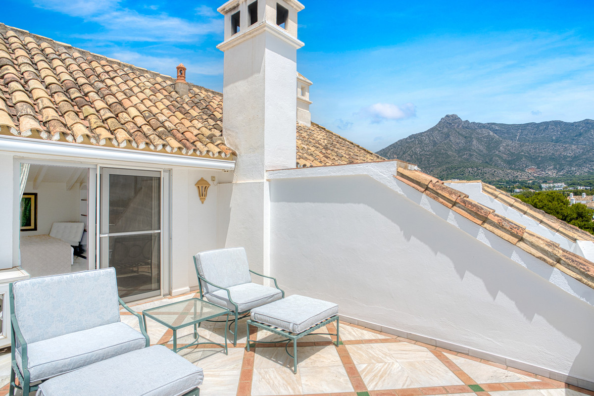3 Bed Apartment for sale in The Golden Mile Costa Del Sol, Málaga, Spain