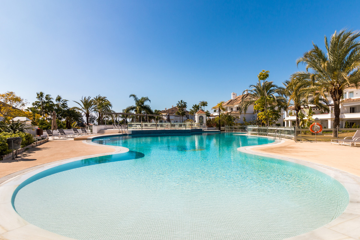 3 Bed Apartment for sale in The Golden Mile Costa Del Sol, Málaga, Spain