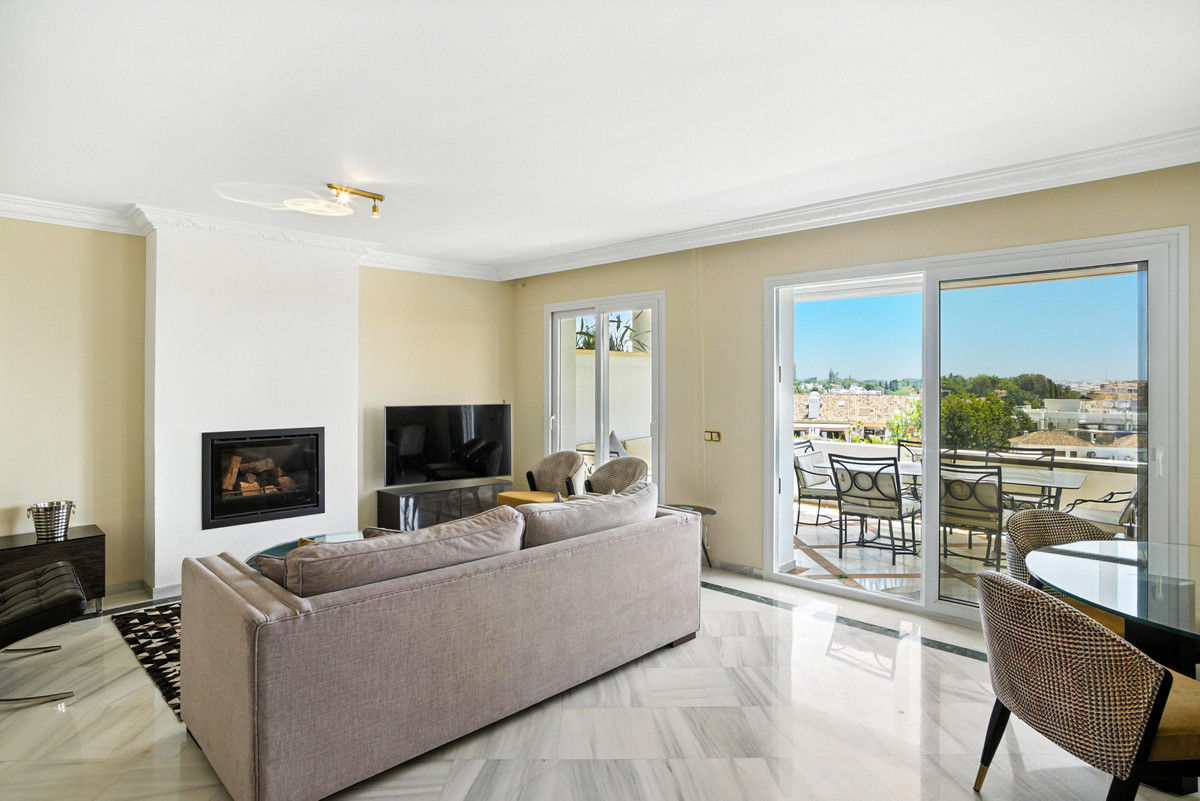 3 Bed Apartment for sale in The Golden Mile Costa Del Sol, Málaga, Spain