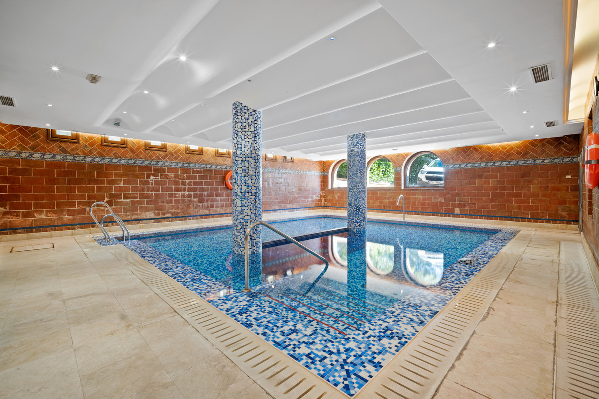 3 Bed Apartment for sale in The Golden Mile Costa Del Sol, Málaga, Spain