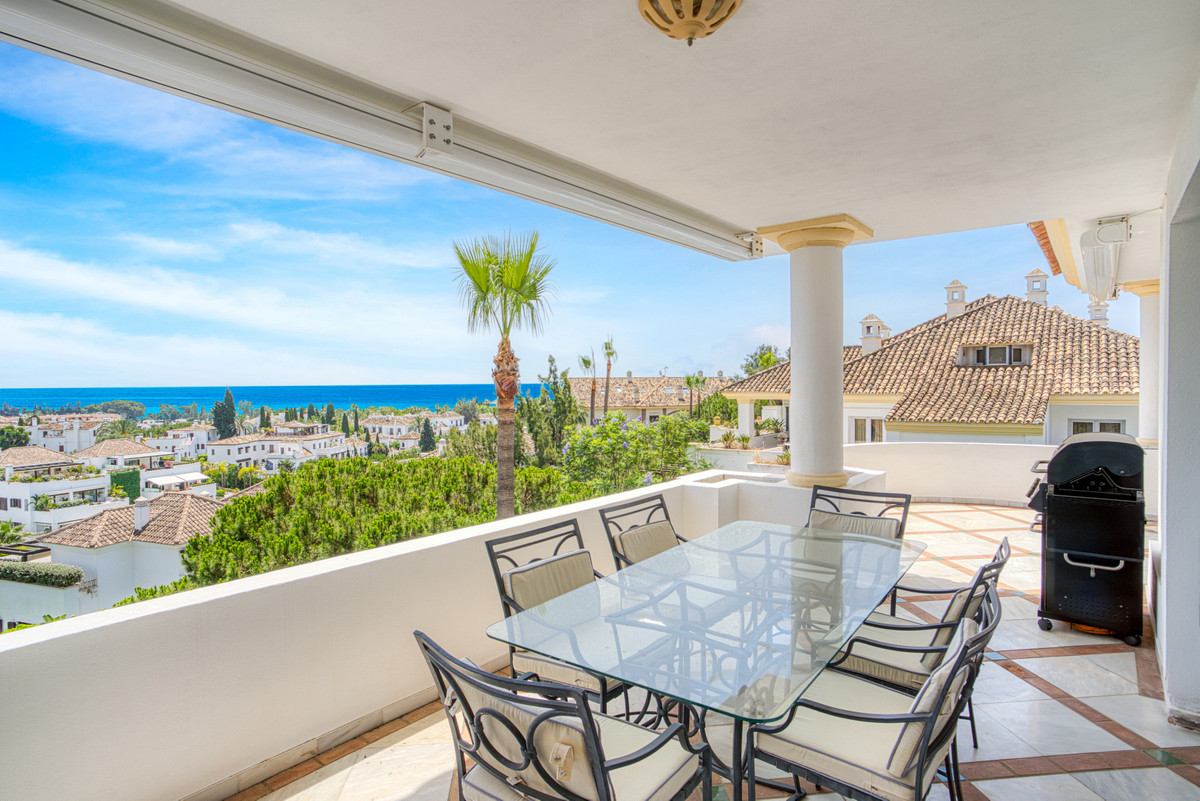 3 Bed Apartment for sale in The Golden Mile Costa Del Sol, Málaga, Spain