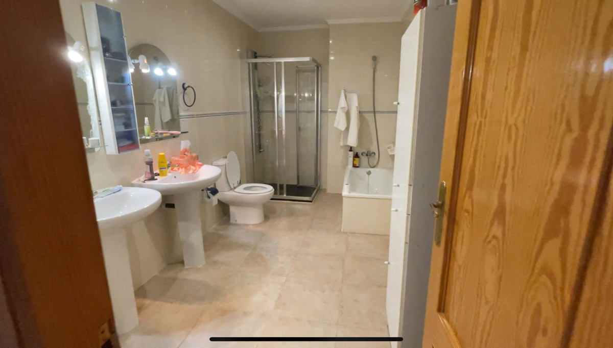 Se vende Villa - Chalet de 4 dormitorios en Costa Blanca, Alicante, España