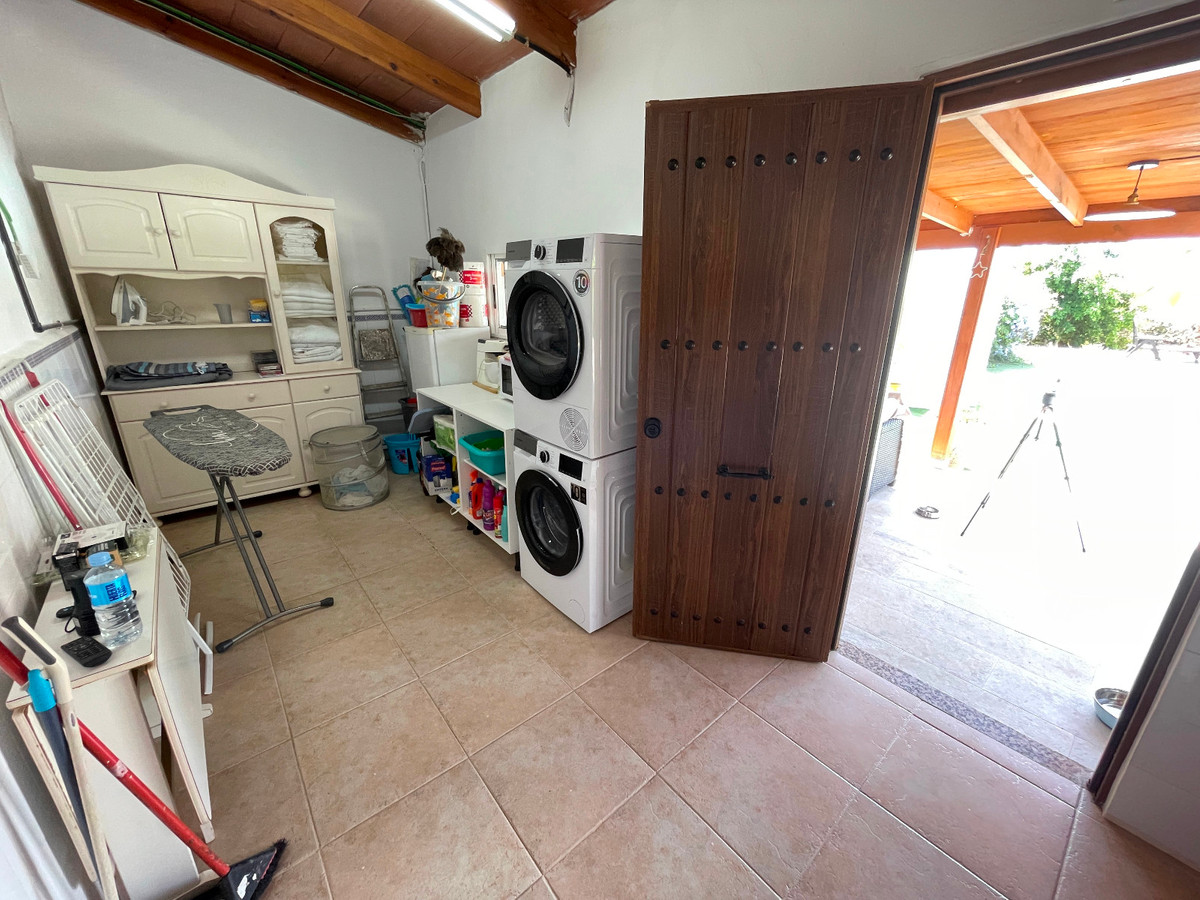 Se vende Villa - Chalet de 4 dormitorios en Costa Blanca, Alicante, España