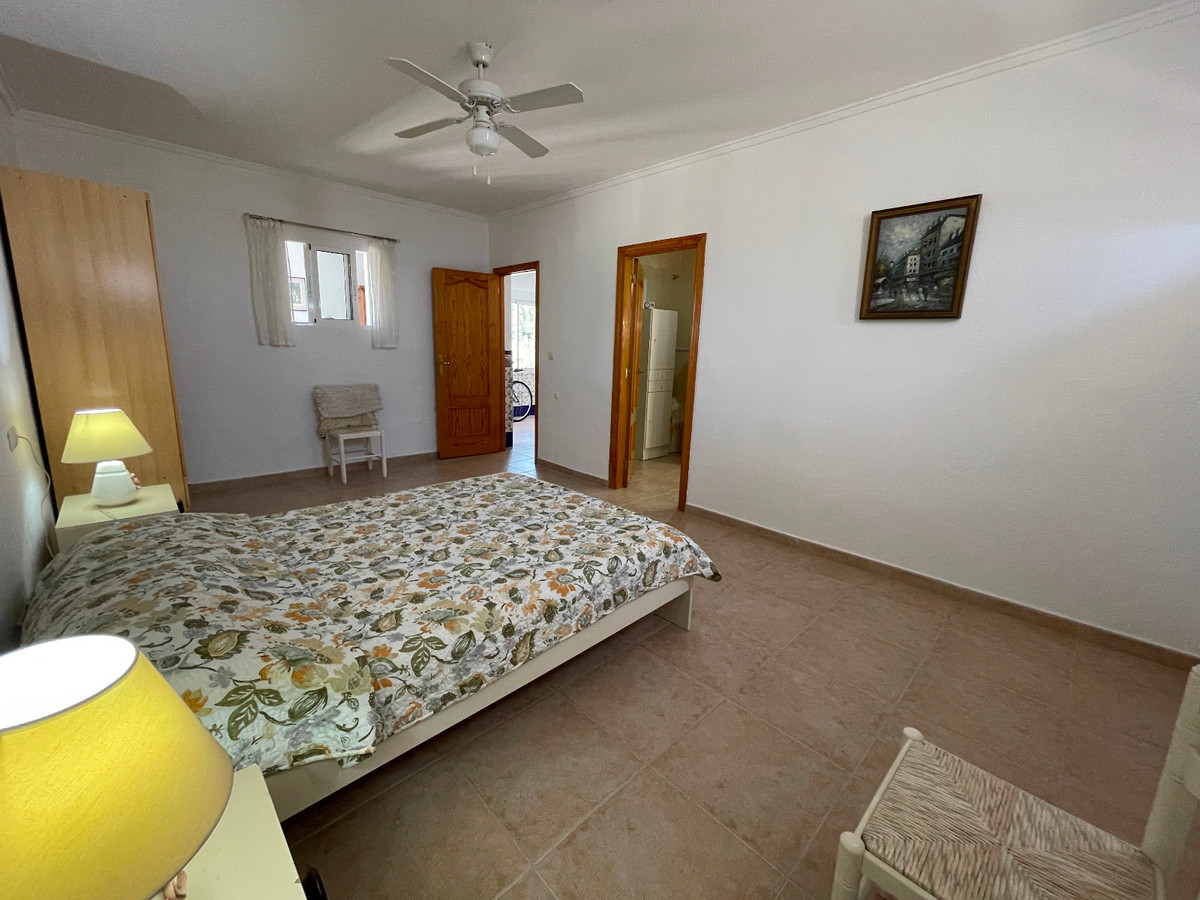 Se vende Villa - Chalet de 4 dormitorios en Costa Blanca, Alicante, España
