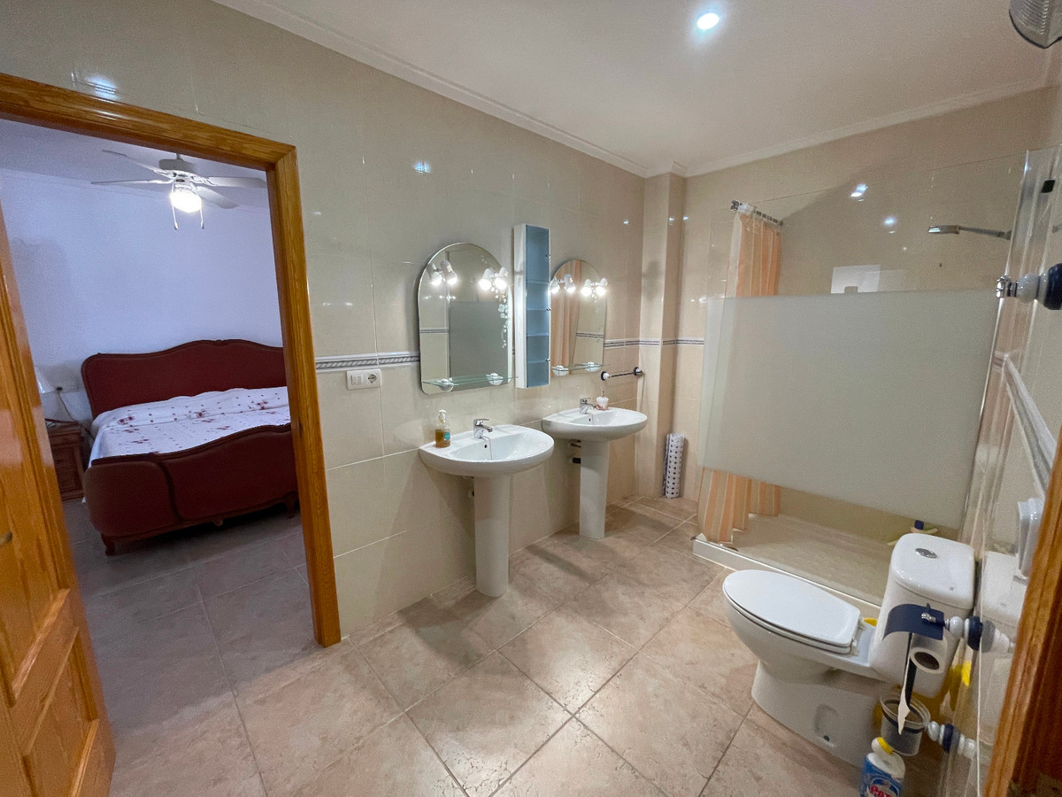Se vende Villa - Chalet de 4 dormitorios en Costa Blanca, Alicante, España