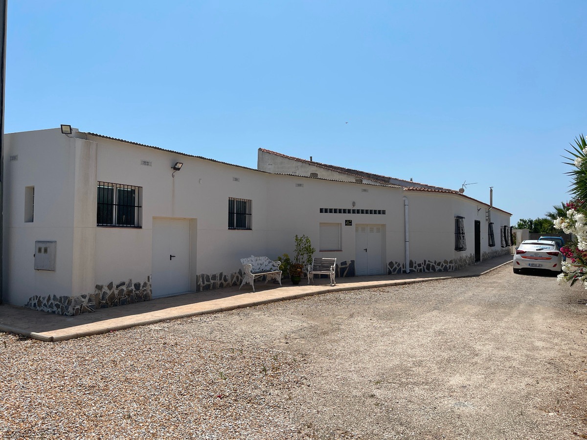Se vende Villa - Chalet de 4 dormitorios en Costa Blanca, Alicante, España