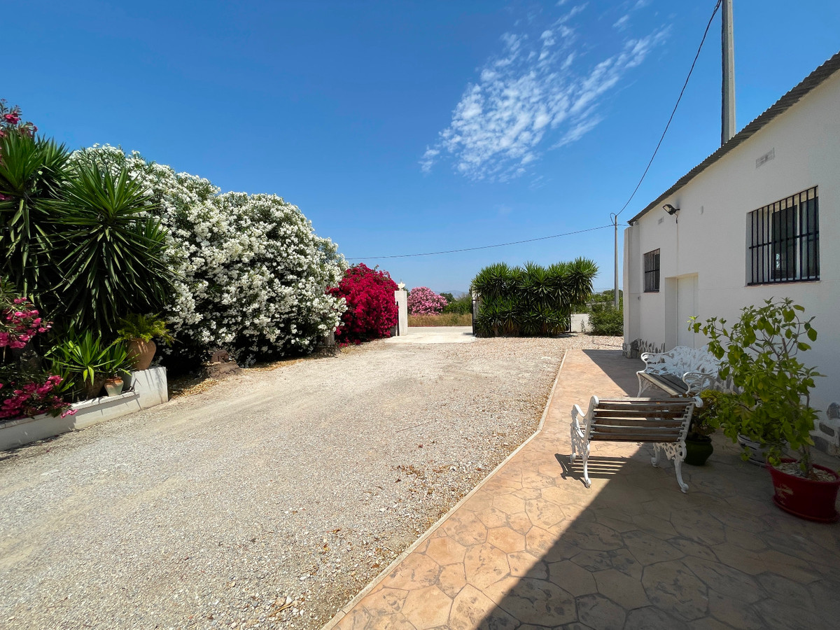 Se vende Villa - Chalet de 4 dormitorios en Costa Blanca, Alicante, España