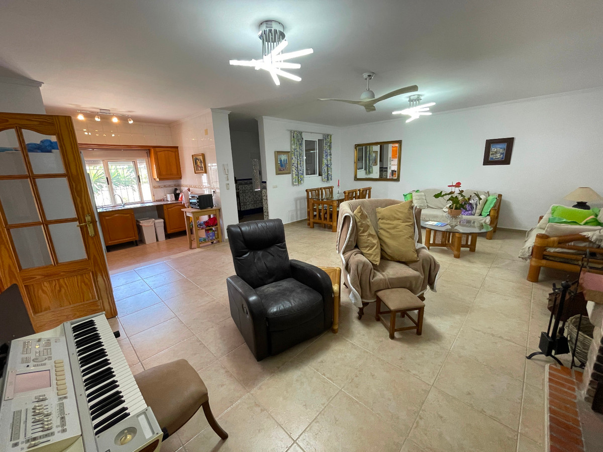 Se vende Villa - Chalet de 4 dormitorios en Costa Blanca, Alicante, España