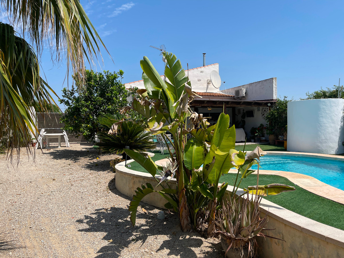 Se vende Villa - Chalet de 4 dormitorios en Costa Blanca, Alicante, España