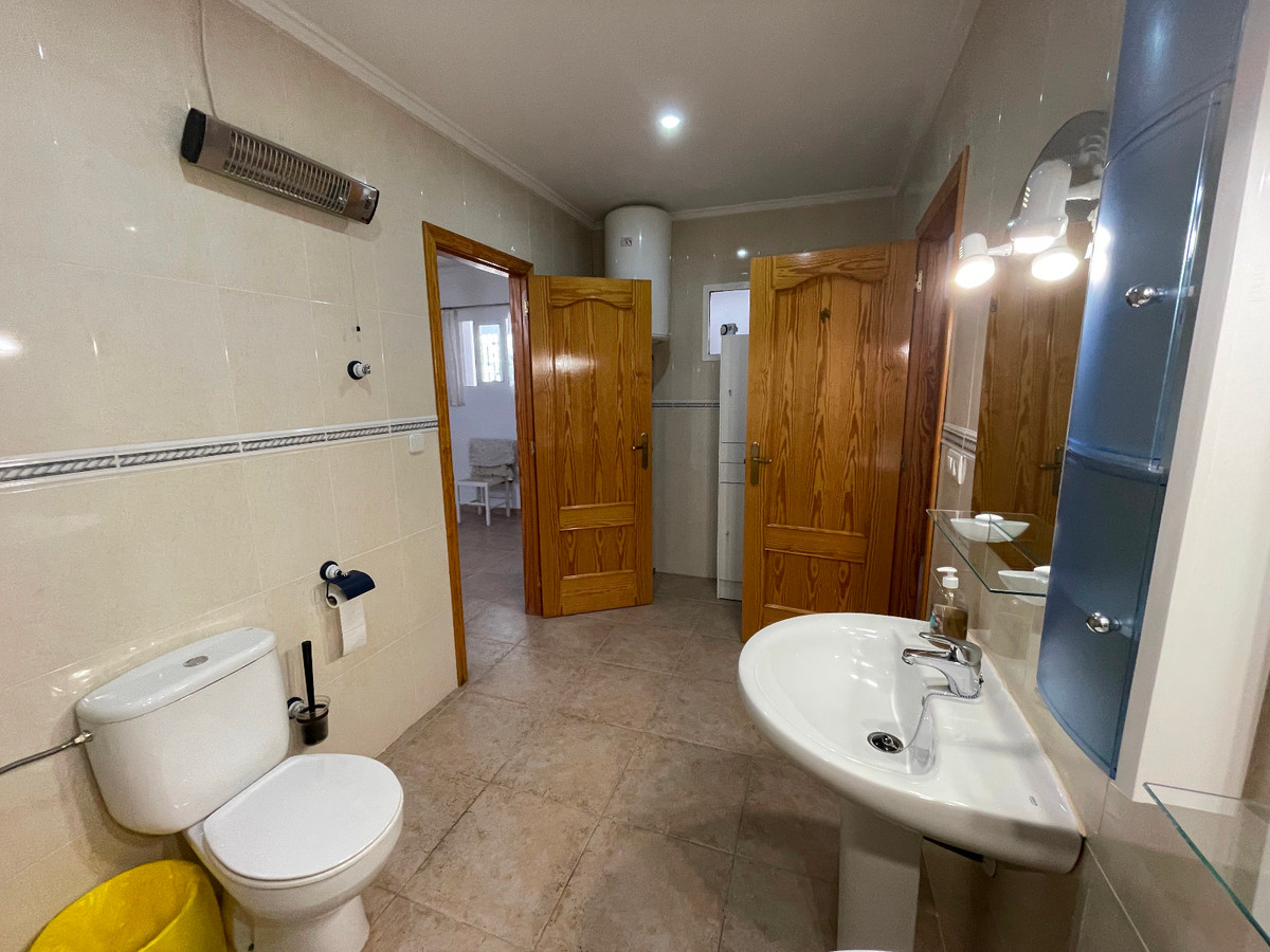 Se vende Villa - Chalet de 4 dormitorios en Costa Blanca, Alicante, España