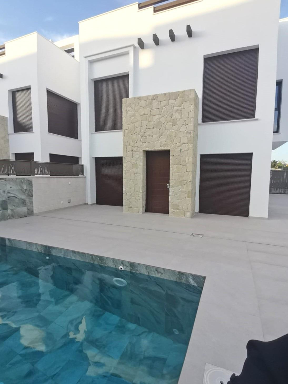 Se vende Villa - Chalet de 3 dormitorios en Costa Blanca, Alicante, España