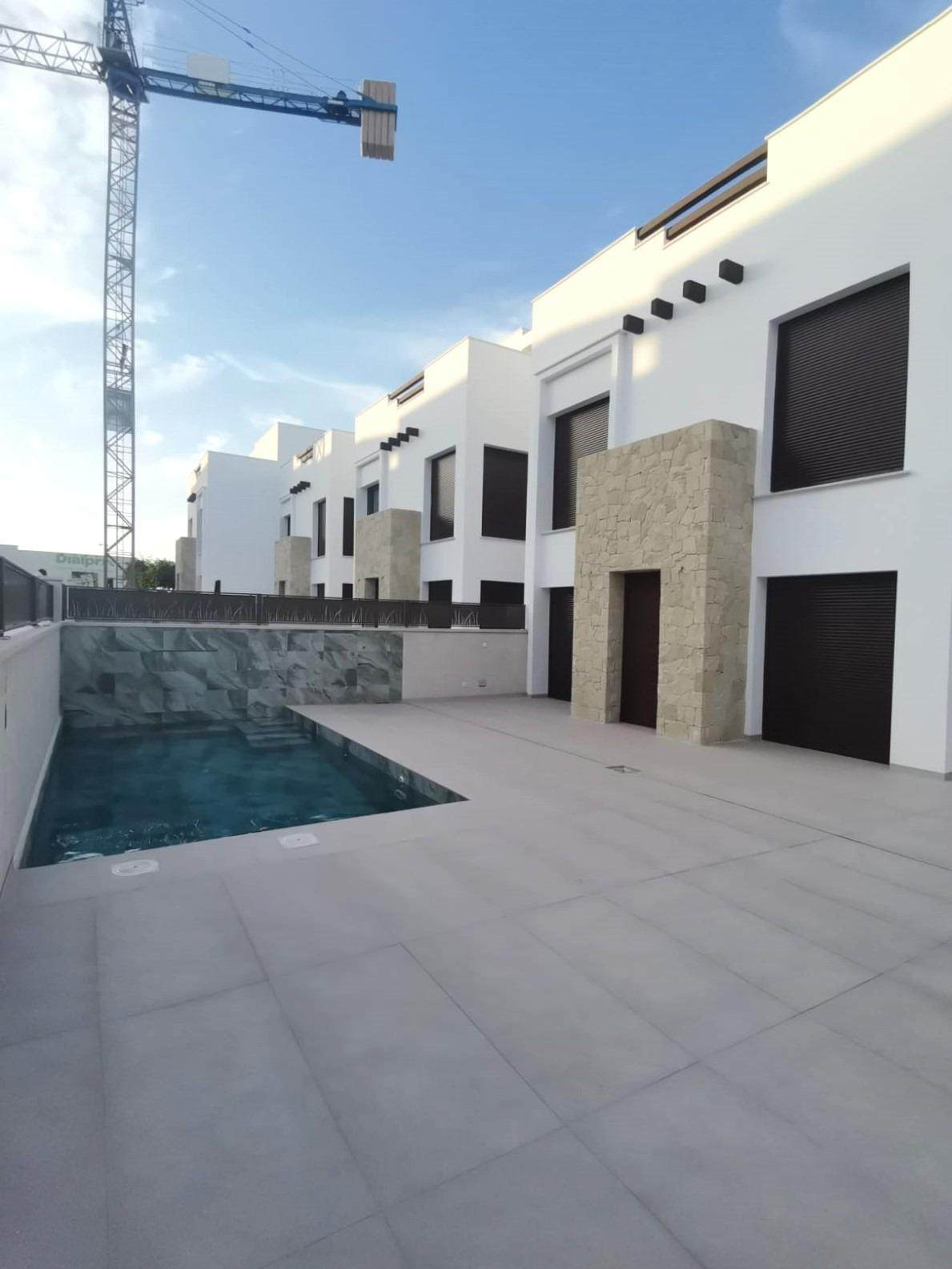 Se vende Villa - Chalet de 3 dormitorios en Costa Blanca, Alicante, España