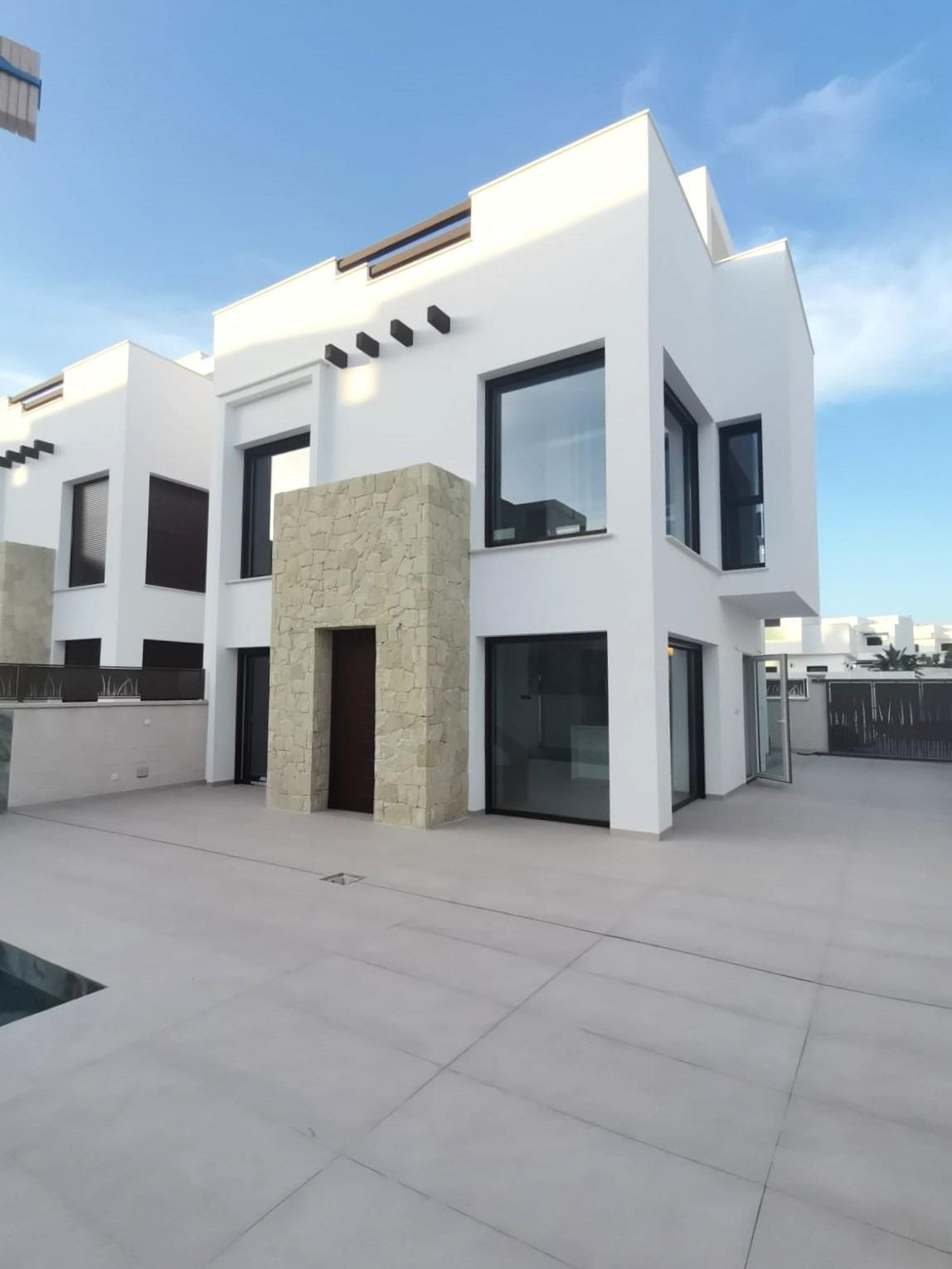 Se vende Villa - Chalet de 3 dormitorios en Costa Blanca, Alicante, España