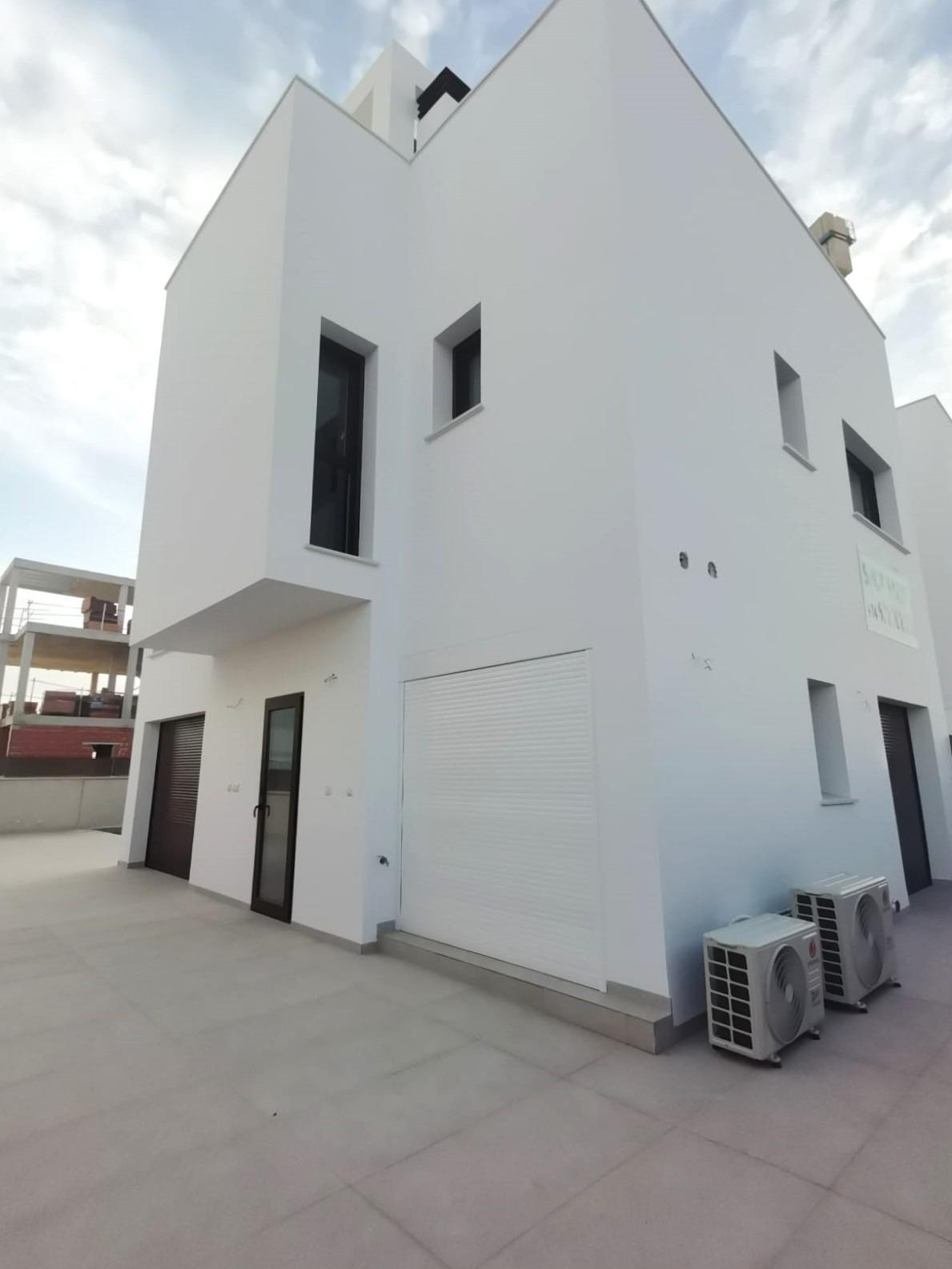 Se vende Villa - Chalet de 3 dormitorios en Costa Blanca, Alicante, España