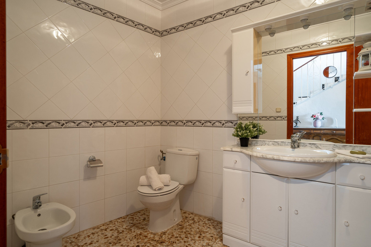 Se vende Adosada de 5 dormitorios en Costa Del Sol, Málaga, España