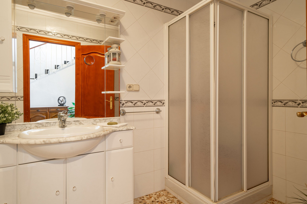 Se vende Adosada de 5 dormitorios en Costa Del Sol, Málaga, España
