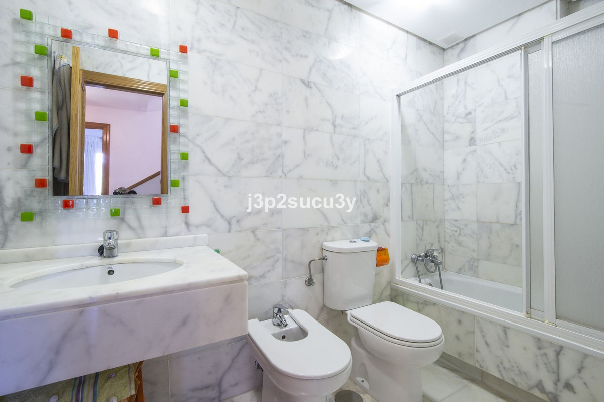 Se vende Pareada de 3 dormitorios en Costa Del Sol, Málaga, España