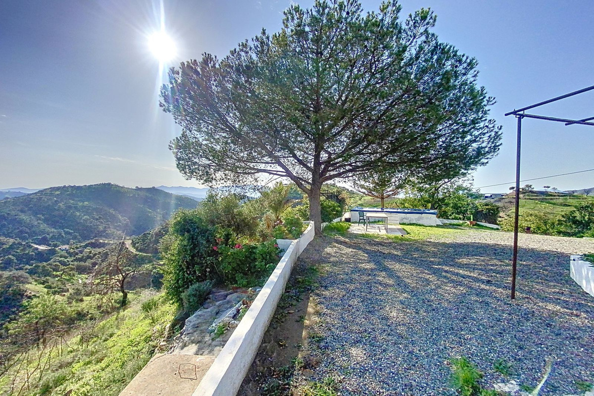 6 Bed Townhouse for sale in Pizarra Costa Del Sol, Málaga, Spain