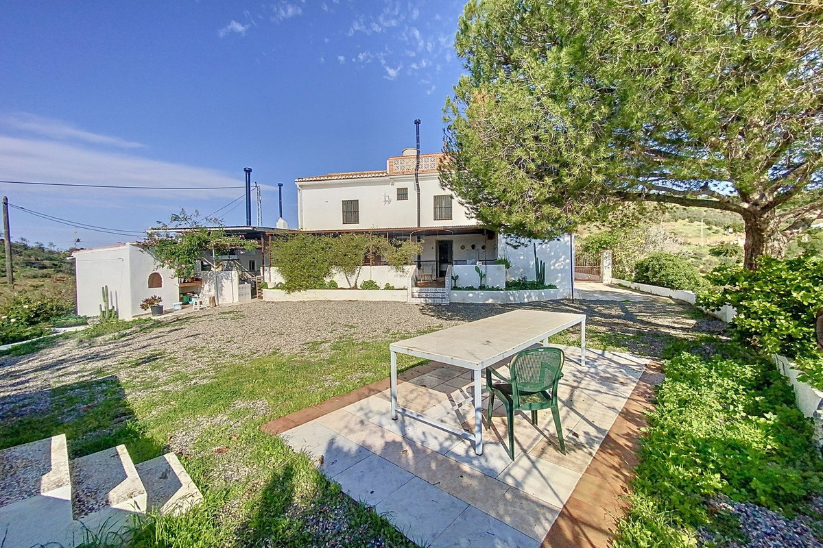 6 Bed Townhouse for sale in Pizarra Costa Del Sol, Málaga, Spain