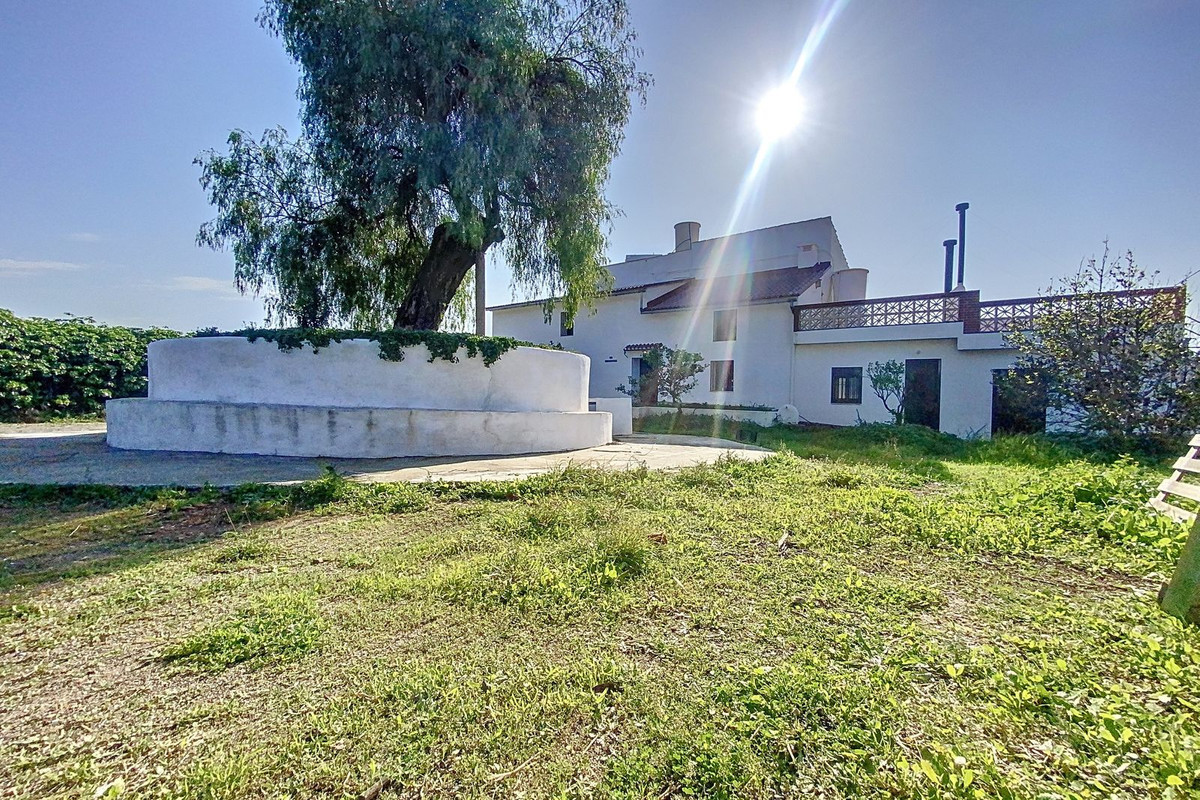 6 Bed Townhouse for sale in Pizarra Costa Del Sol, Málaga, Spain