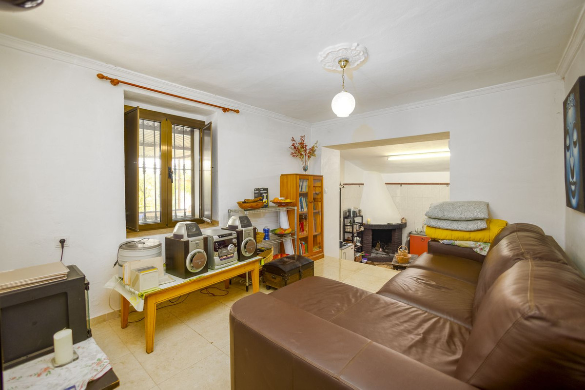 6 Bed Townhouse for sale in Pizarra Costa Del Sol, Málaga, Spain
