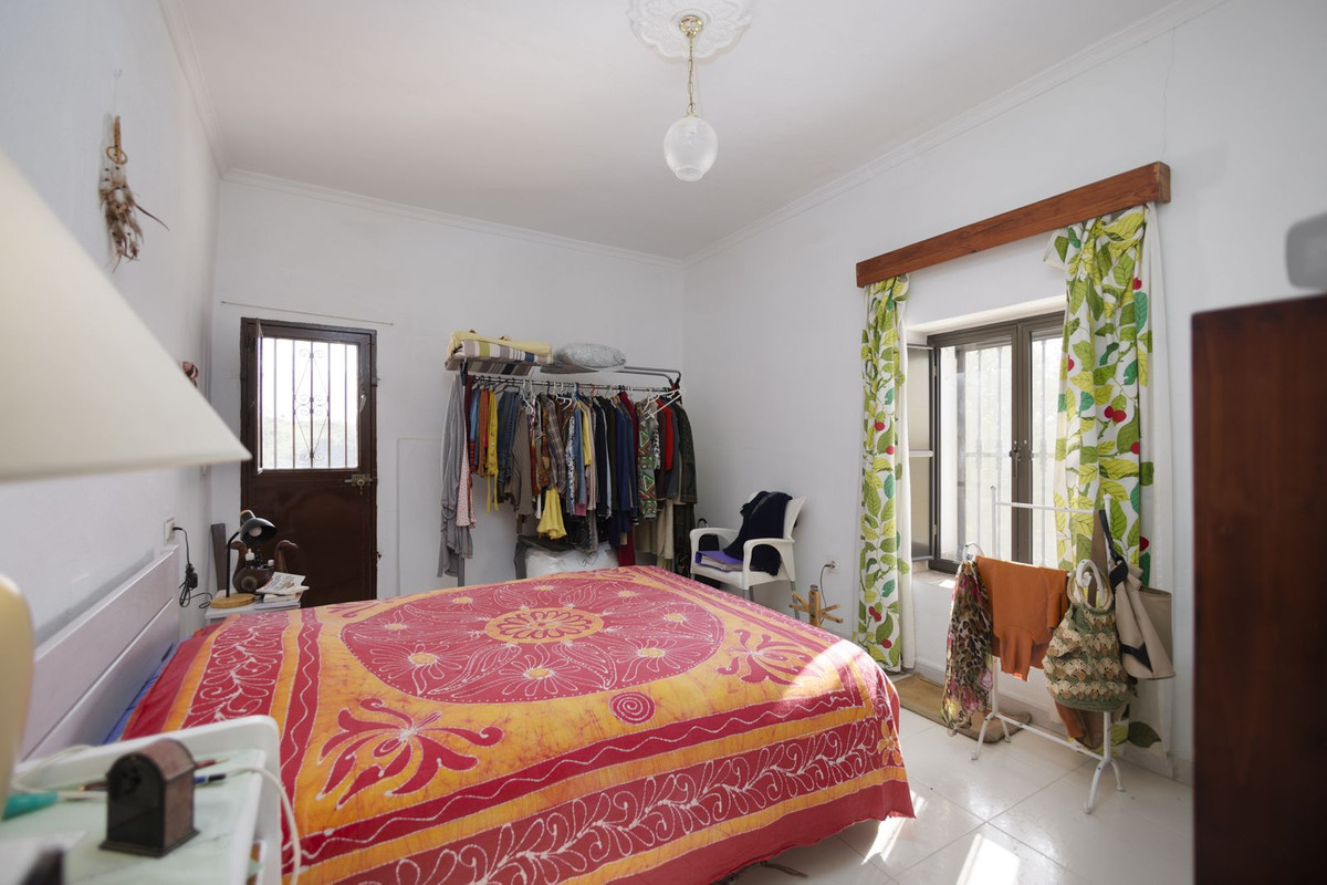 6 Bed Townhouse for sale in Pizarra Costa Del Sol, Málaga, Spain