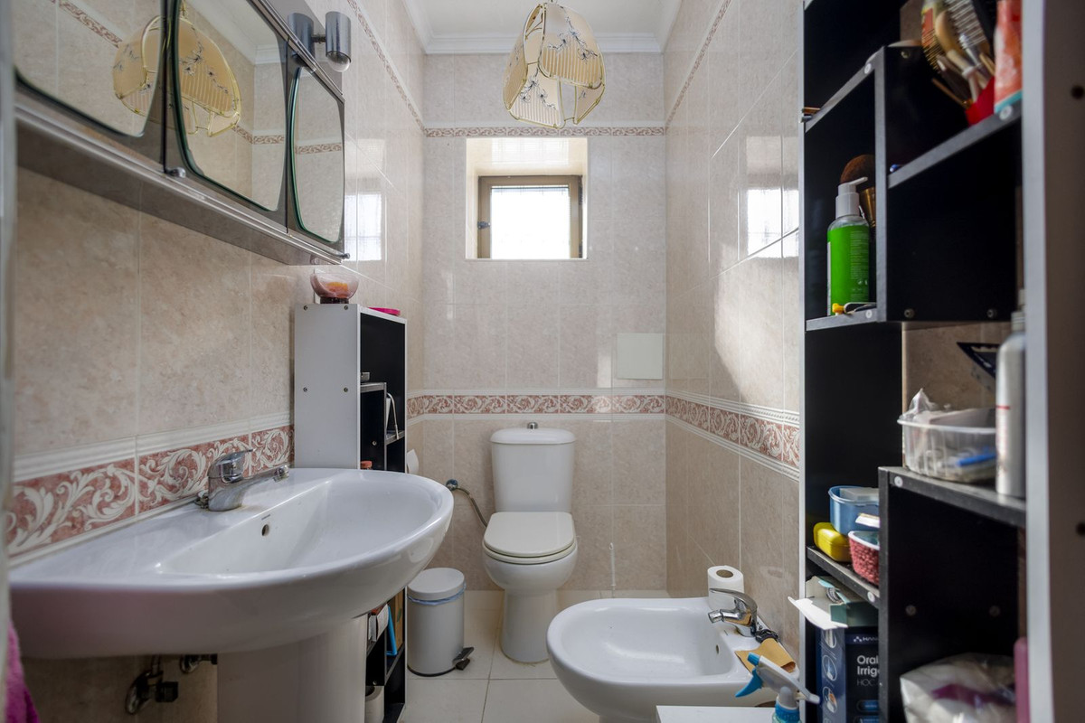 6 Bed Townhouse for sale in Pizarra Costa Del Sol, Málaga, Spain