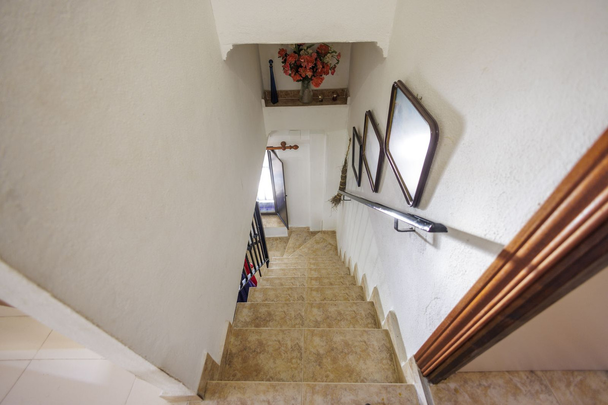 6 Bed Townhouse for sale in Pizarra Costa Del Sol, Málaga, Spain