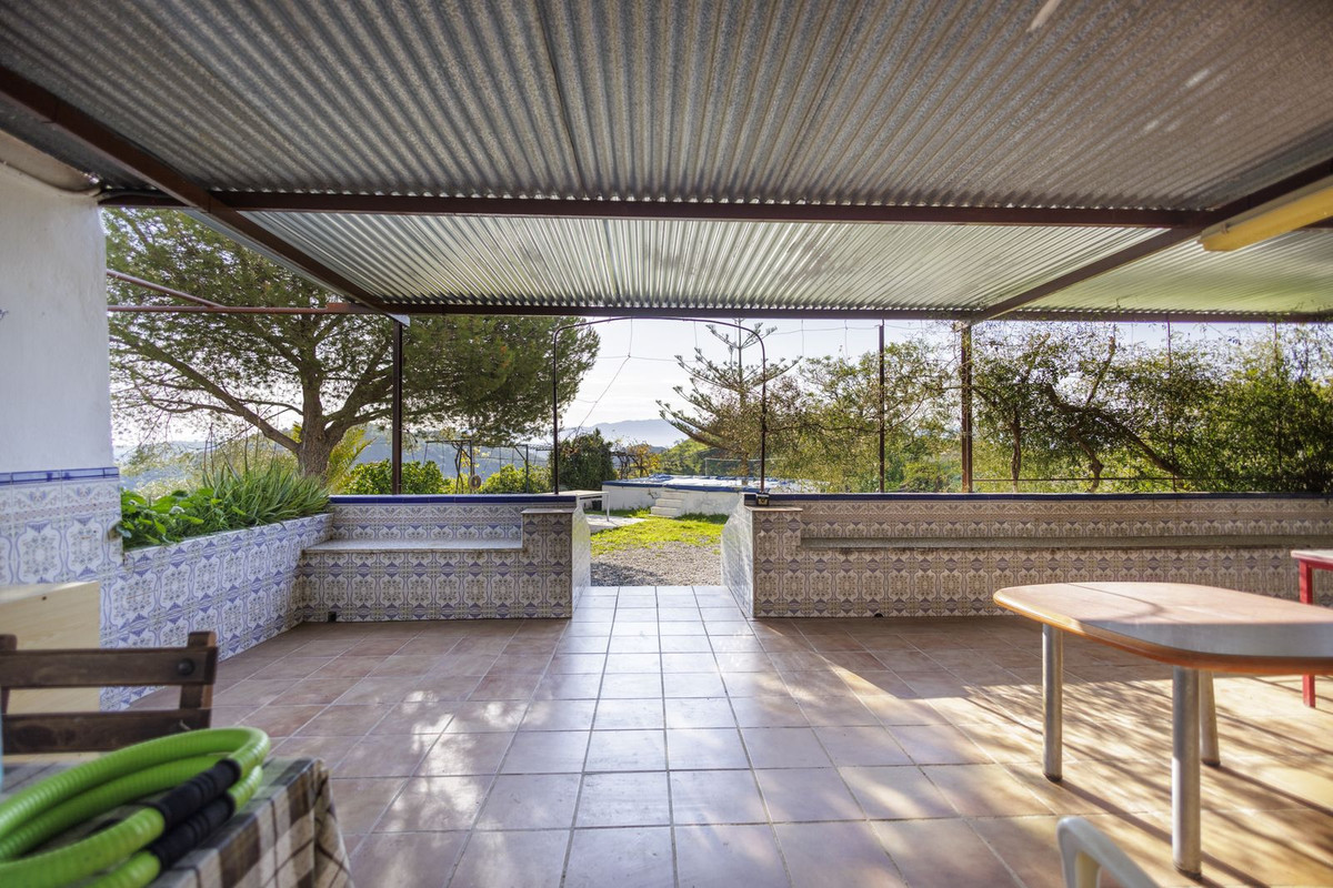 6 Bed Townhouse for sale in Pizarra Costa Del Sol, Málaga, Spain