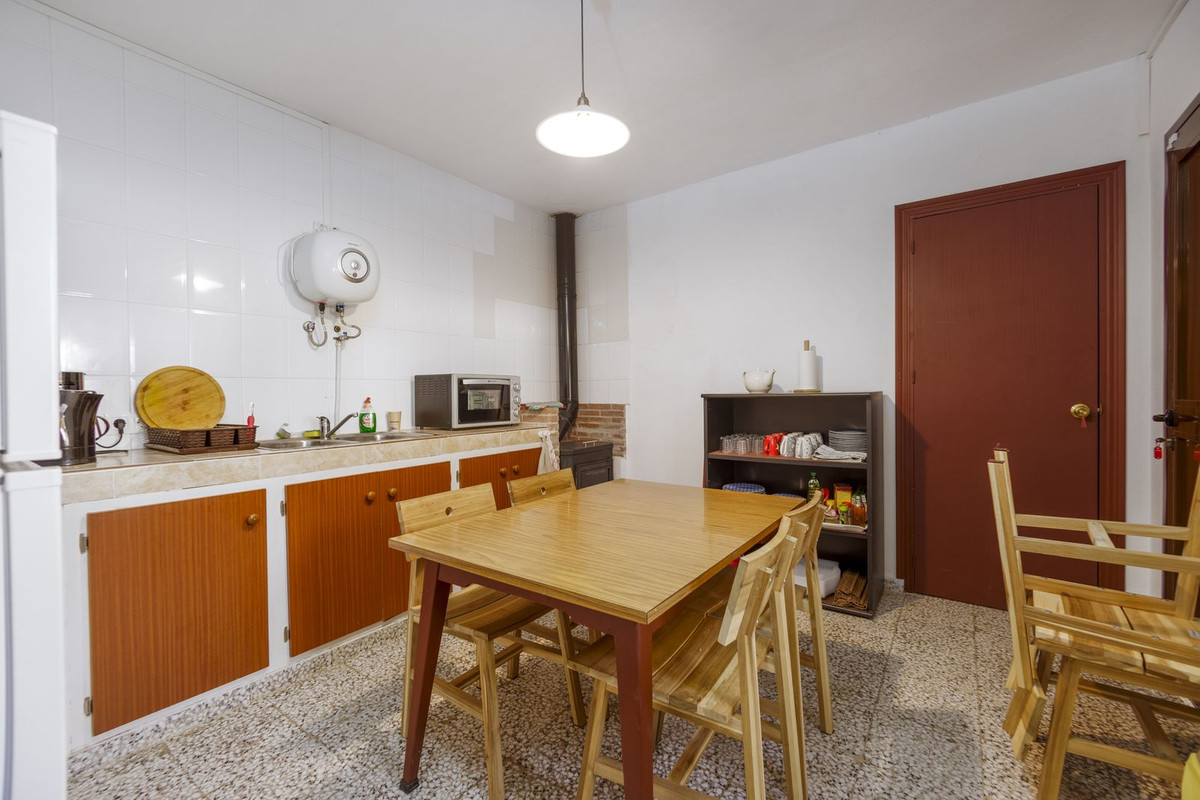 6 Bed Townhouse for sale in Pizarra Costa Del Sol, Málaga, Spain