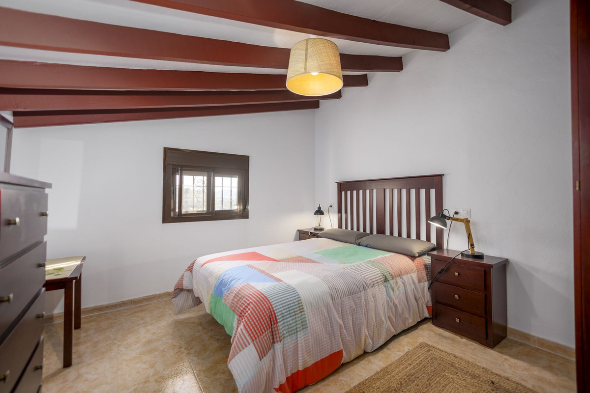 6 Bed Townhouse for sale in Pizarra Costa Del Sol, Málaga, Spain