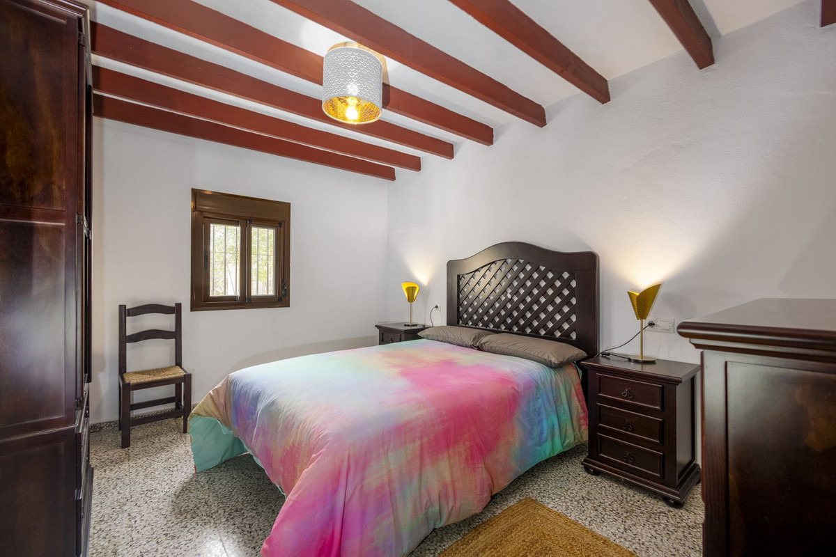 6 Bed Townhouse for sale in Pizarra Costa Del Sol, Málaga, Spain