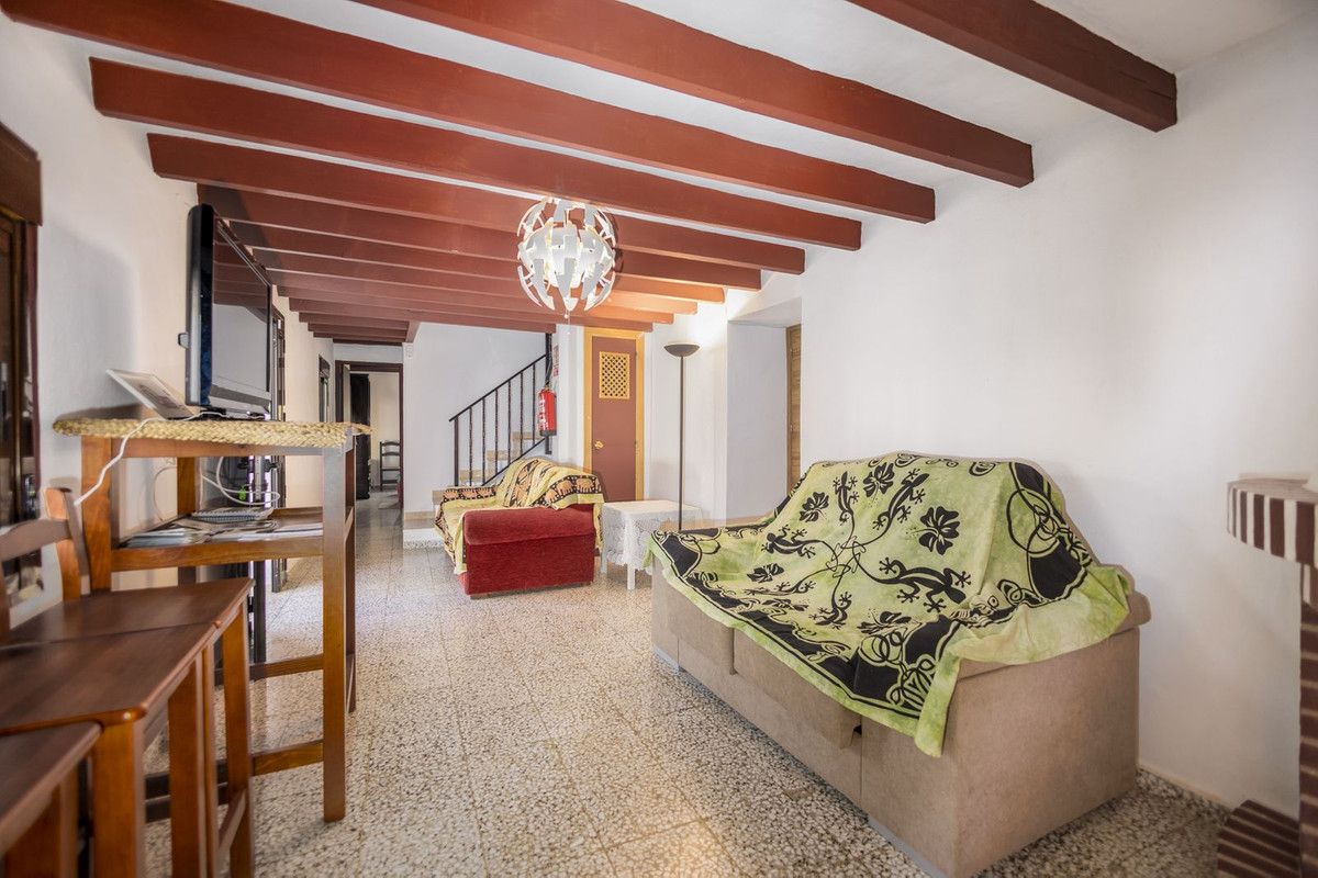 6 Bed Townhouse for sale in Pizarra Costa Del Sol, Málaga, Spain