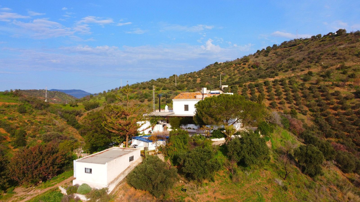 6 Bed Townhouse for sale in Pizarra Costa Del Sol, Málaga, Spain