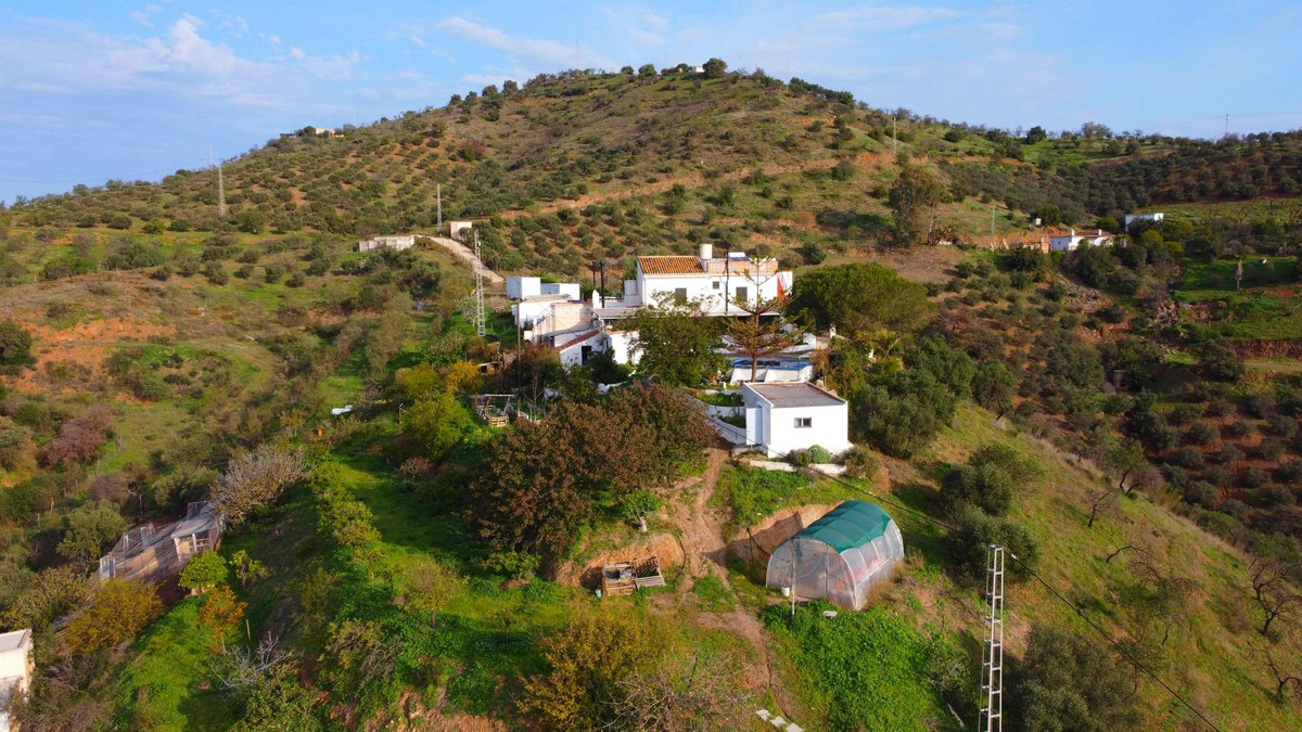 6 Bed Townhouse for sale in Pizarra Costa Del Sol, Málaga, Spain