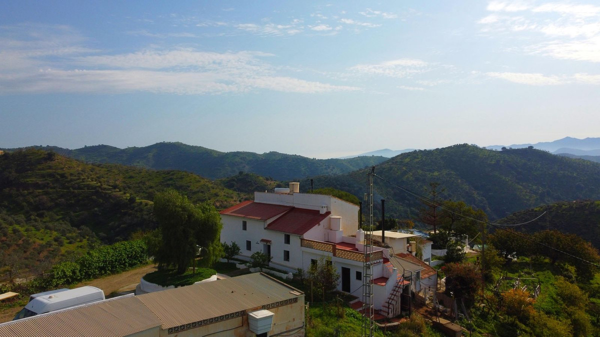 6 Bed Townhouse for sale in Pizarra Costa Del Sol, Málaga, Spain