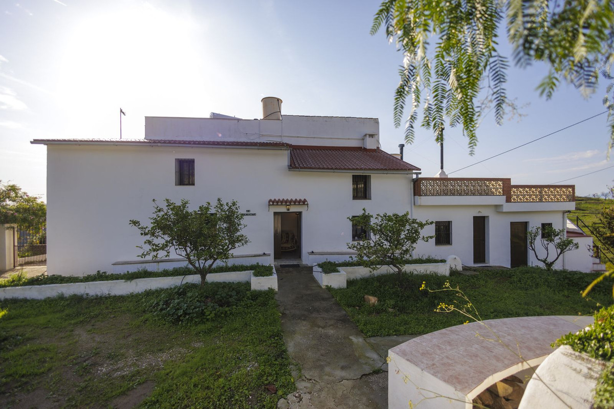 6 Bed Townhouse for sale in Pizarra Costa Del Sol, Málaga, Spain