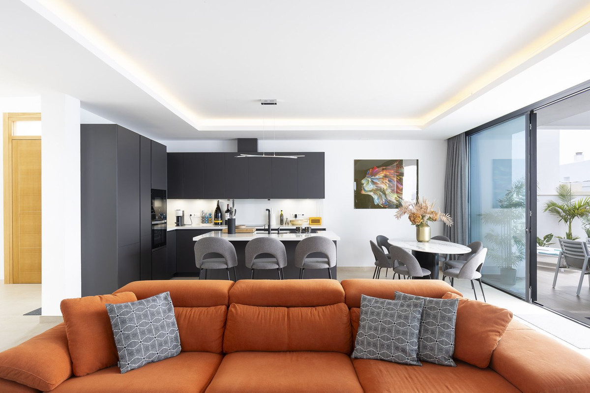 4 Bed Townhouse for sale in Coín Costa Del Sol, Málaga, Spain