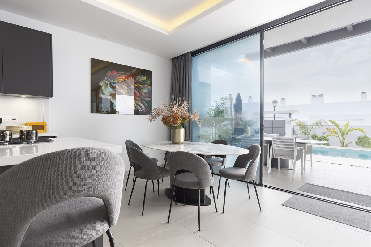 4 Bed Townhouse for sale in Coín Costa Del Sol, Málaga, Spain